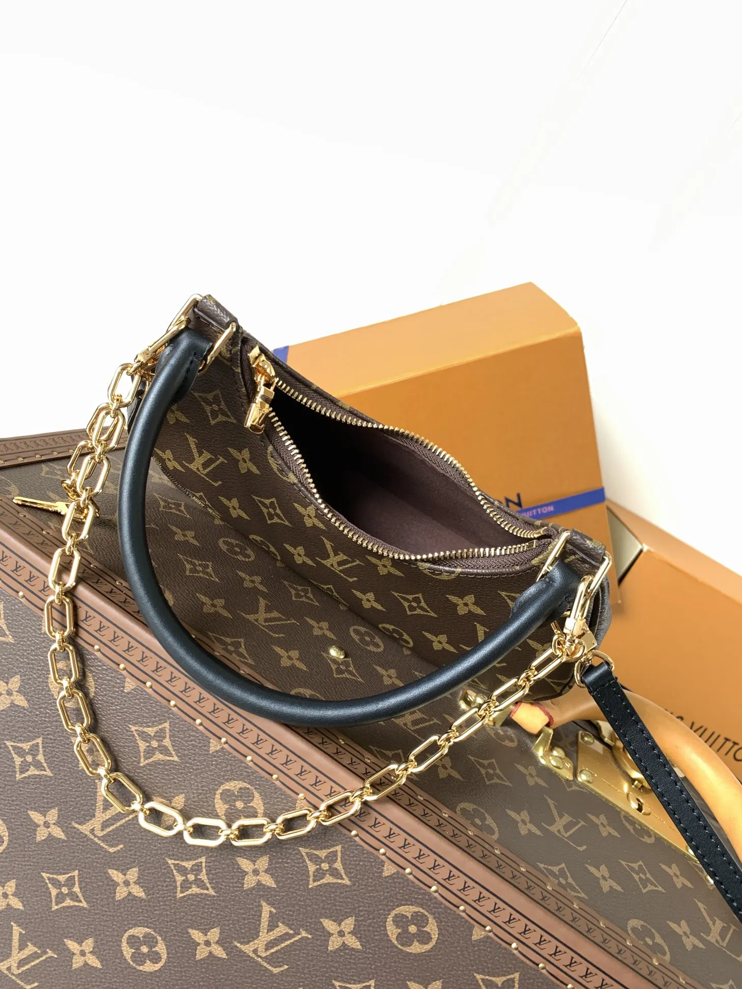 Chain Bag Leather Image 9 Chain Bag Leather Image 9