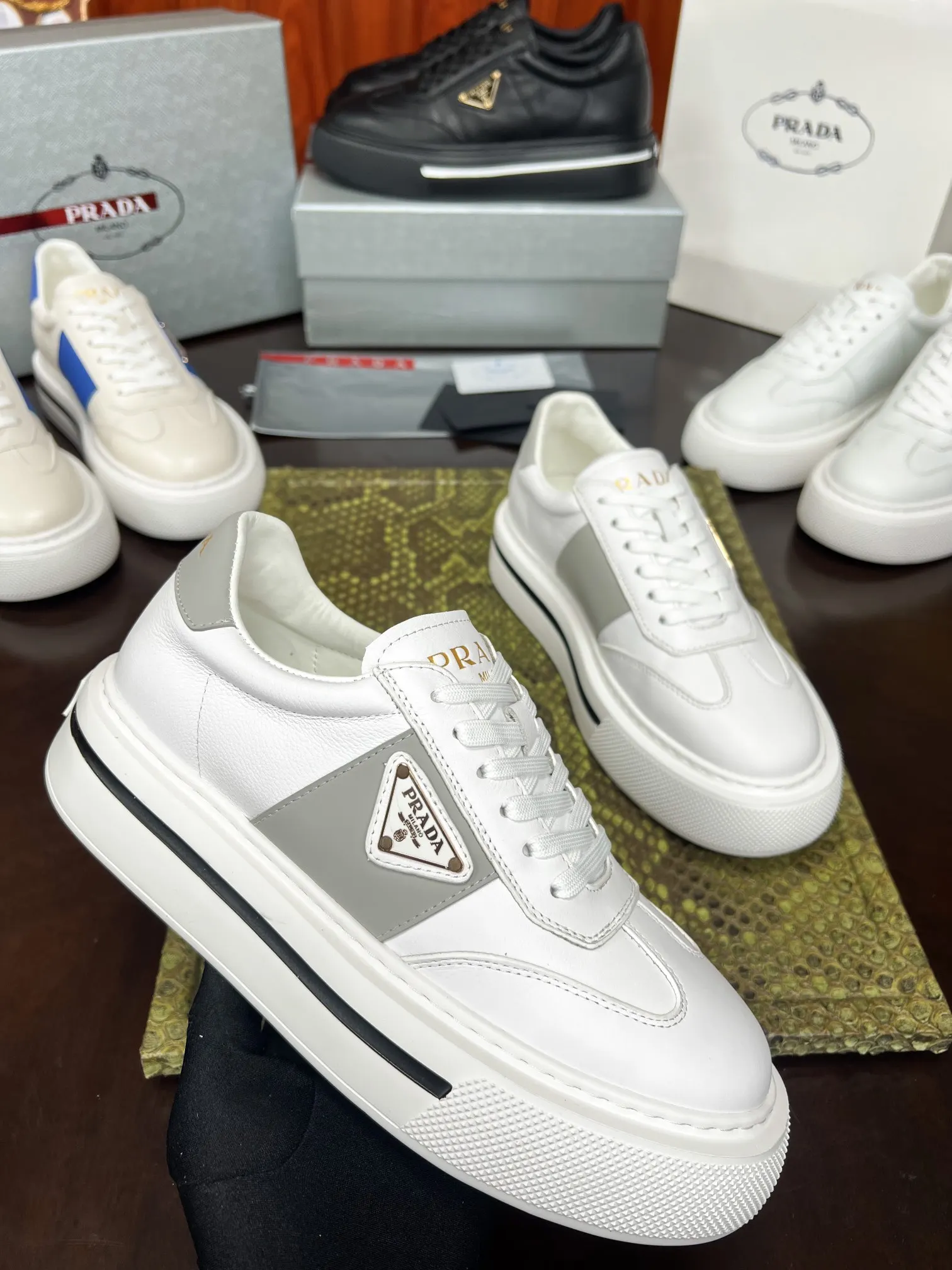 PRADA 牛皮 休闲鞋 舒适百搭款