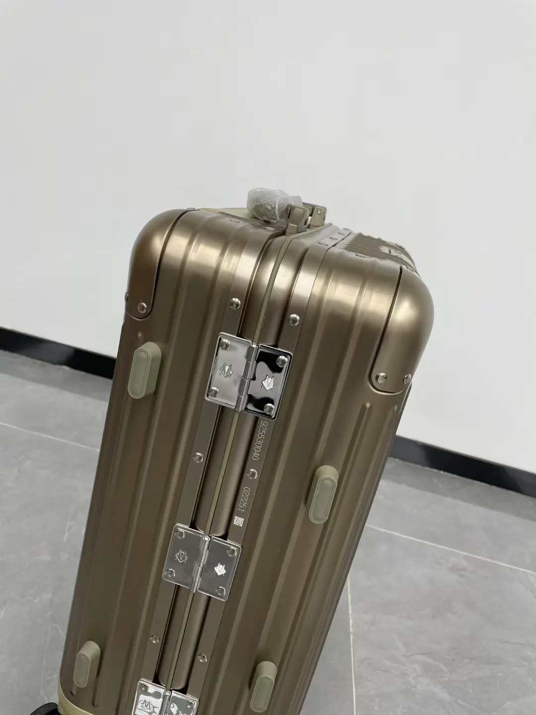 Rimowa Black Silver Suitcase Travel Lightweight