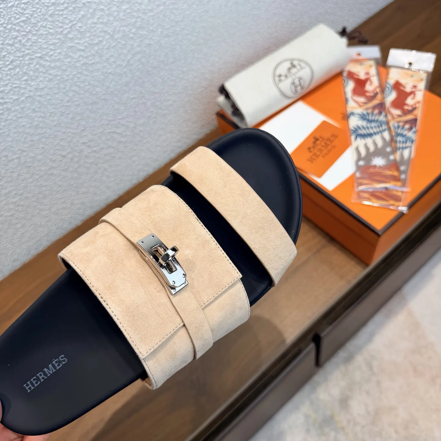 Hermès 经典 小牛皮 拖鞋 舒适
