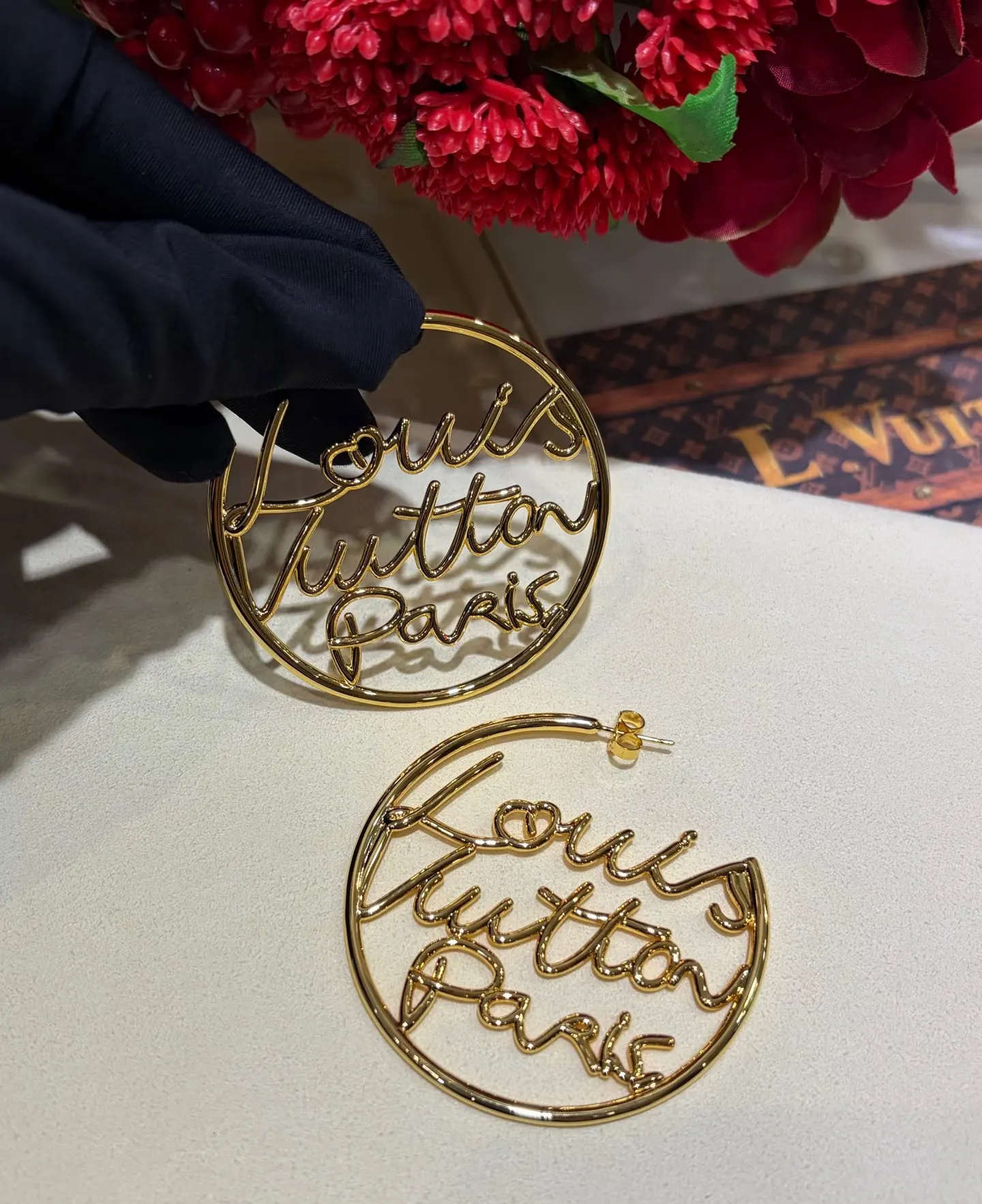 Louis Vuitton 字母 耳钉 小巧点缀 耳饰