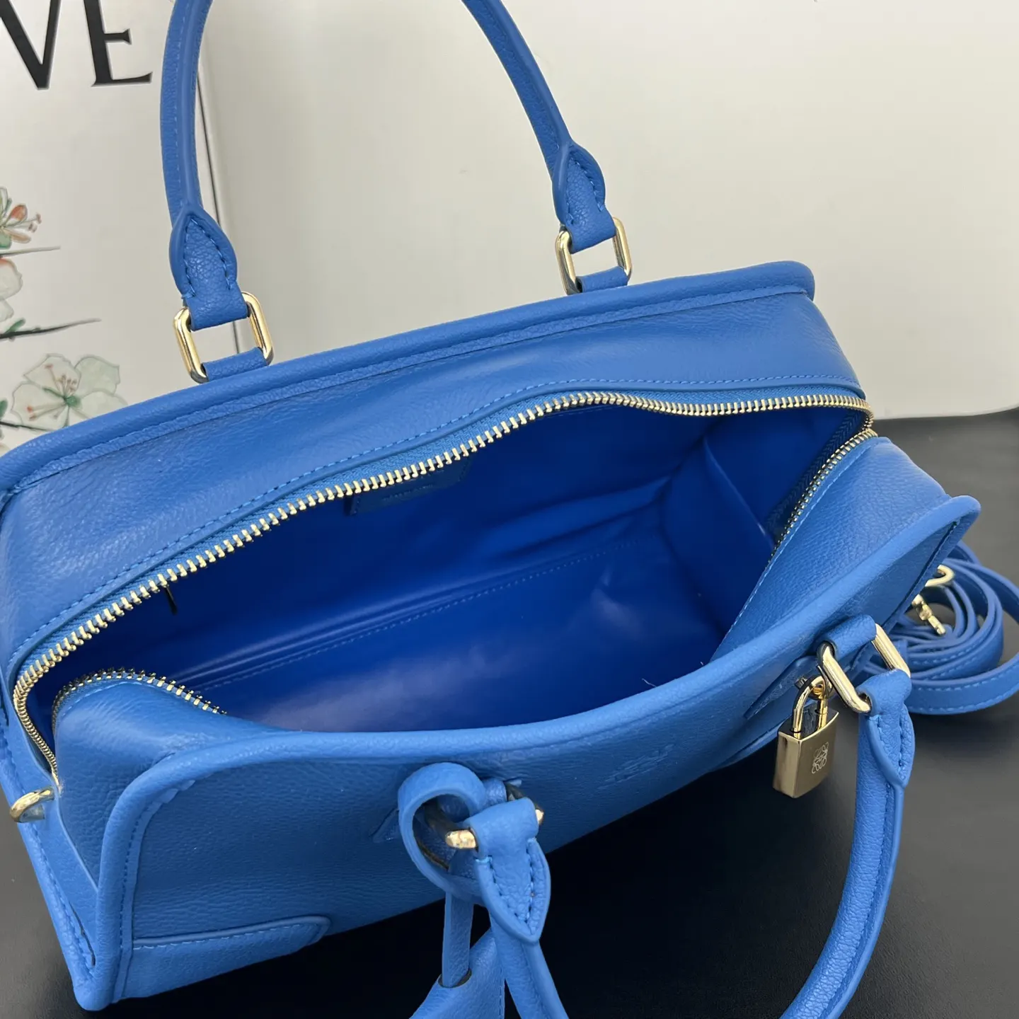 Loewe 牛皮手提包 精選款(數字18) Loewe 牛皮手提包 精選款(數字18)