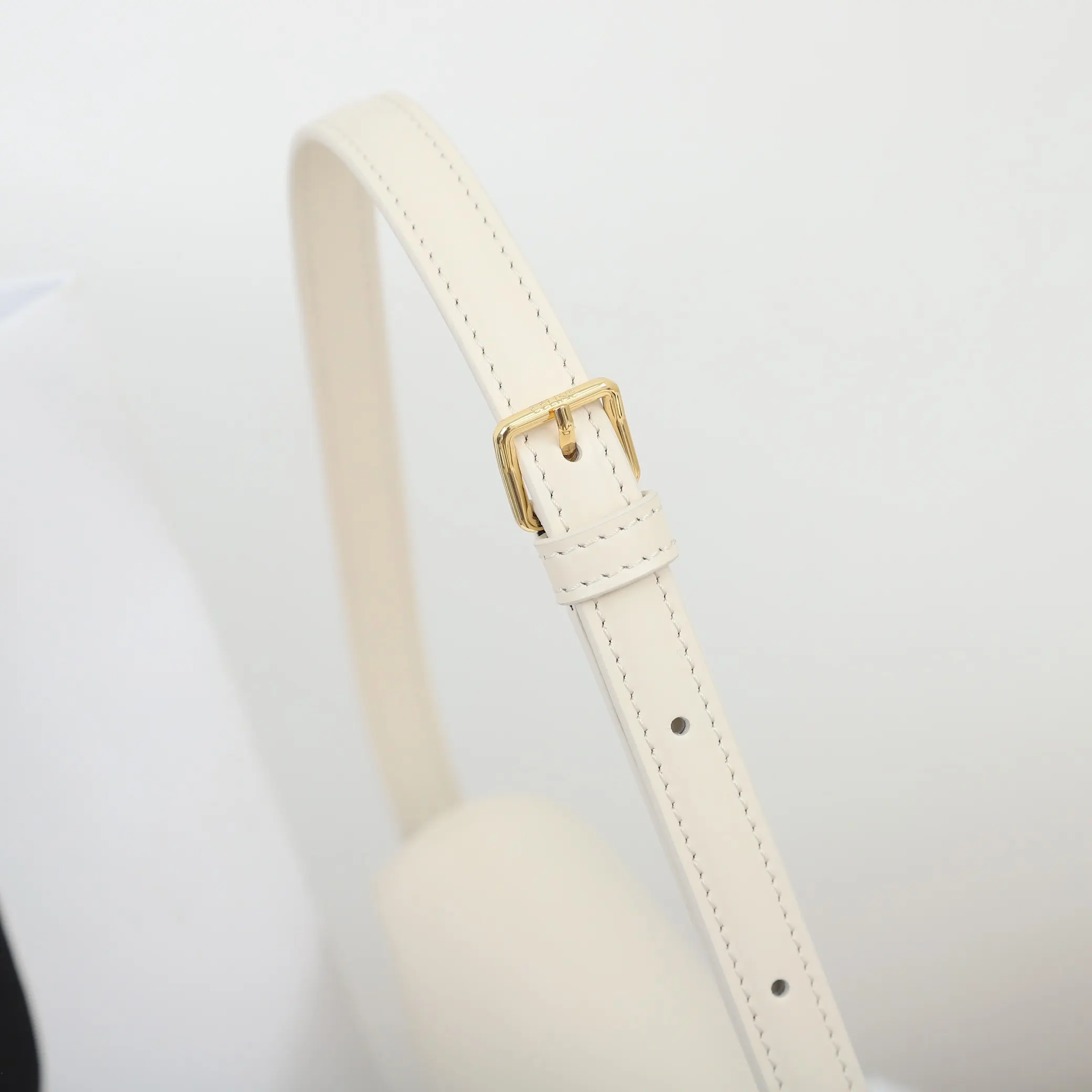 Celine 牛皮 批 意大利进口 开发 水桶包 休閒水桶款(數字9) Celine 牛皮 批 意大利进口 开发 水桶包 休閒水桶款(數字9)