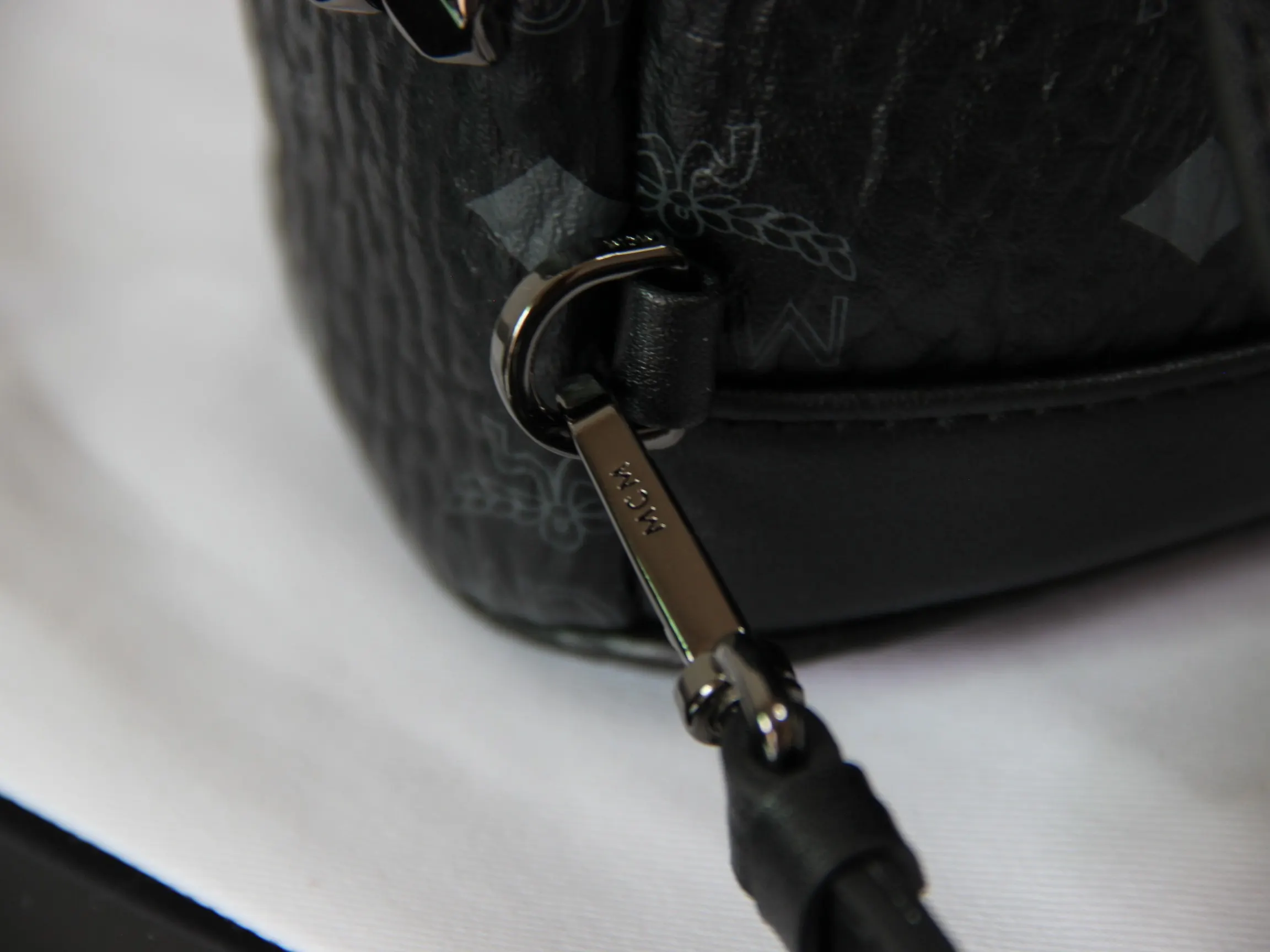 Backpack Classic Leather Image 9 Backpack Classic Leather Image 9