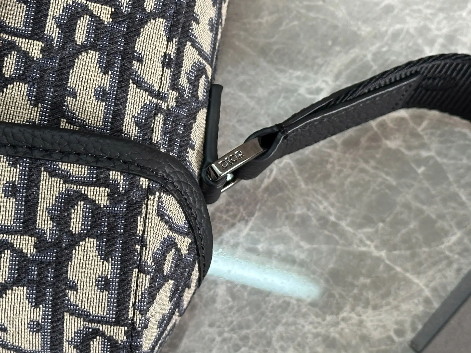 Dior 黑色蕾丝镂空水桶包 斜挎