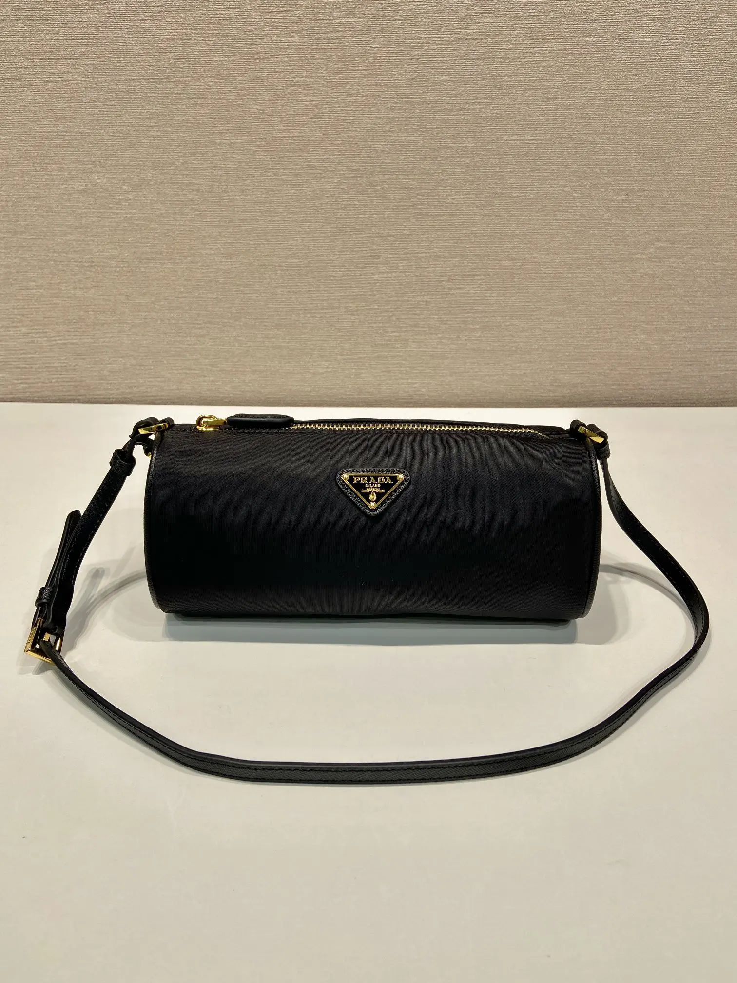 Prada Re-Nylon 1NE058 皮革 三角標 腋下包