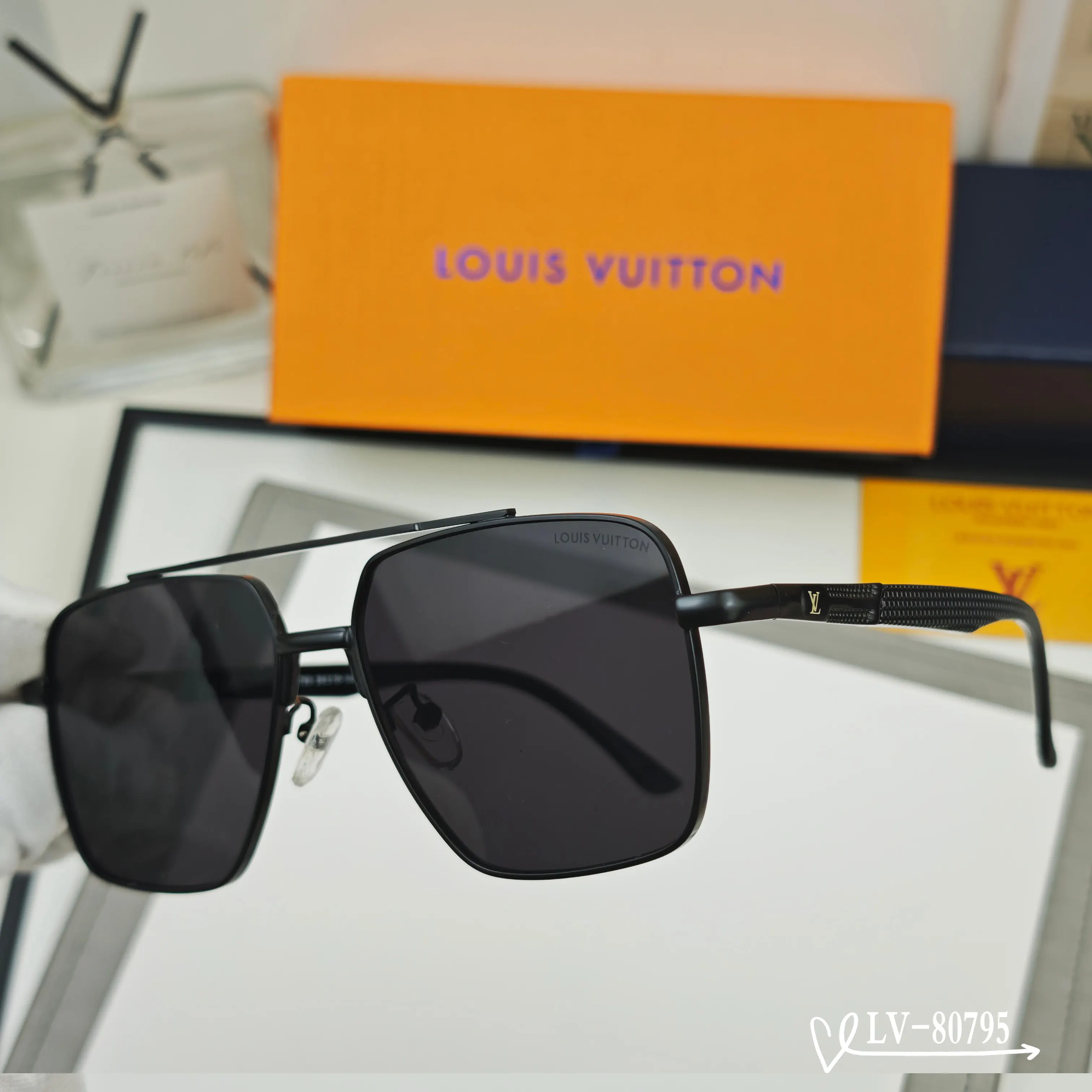 Louis Vuitton Fashion Item Fashion