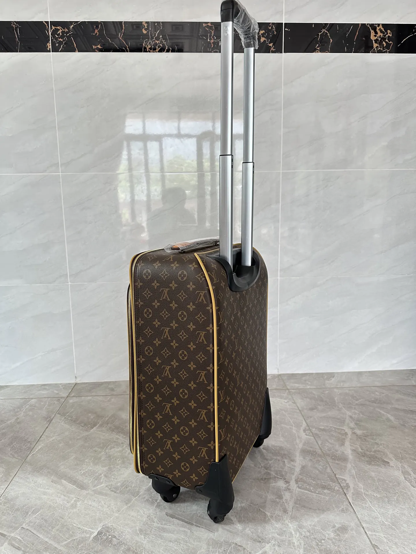 数量不多 赶紧抢购 勾引 产品抢先上市 实 行李箱 旅行拉杆款 轻便出行款