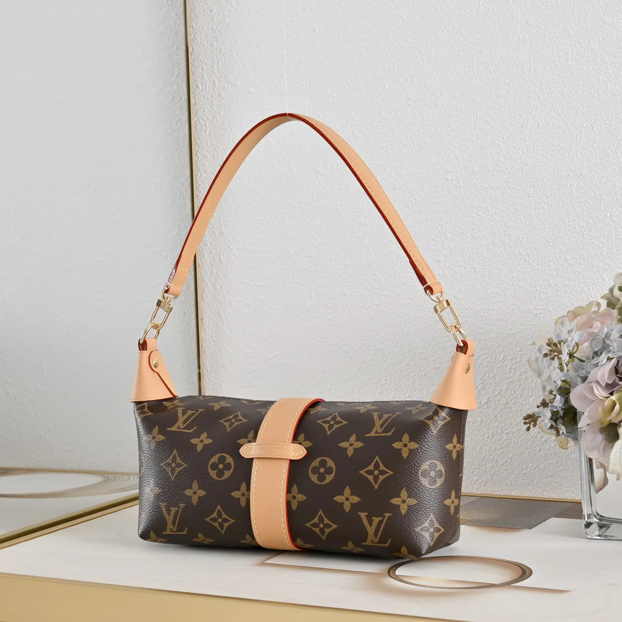 LV Pochette 手提包(數字5) LV Pochette 手提包(數字5)