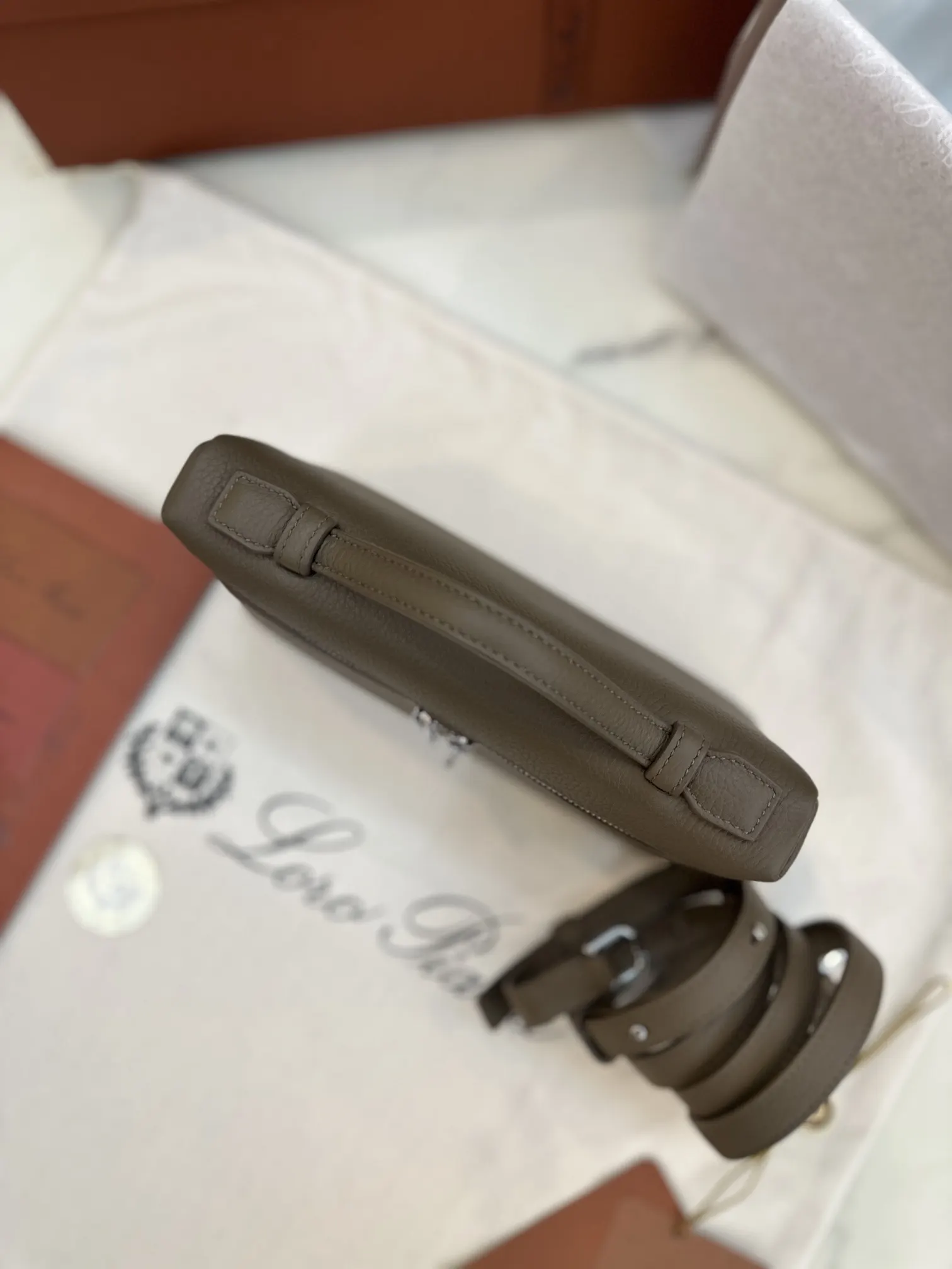小牛皮 Loro Piana Extra Poket 手拿包 精致手拿款