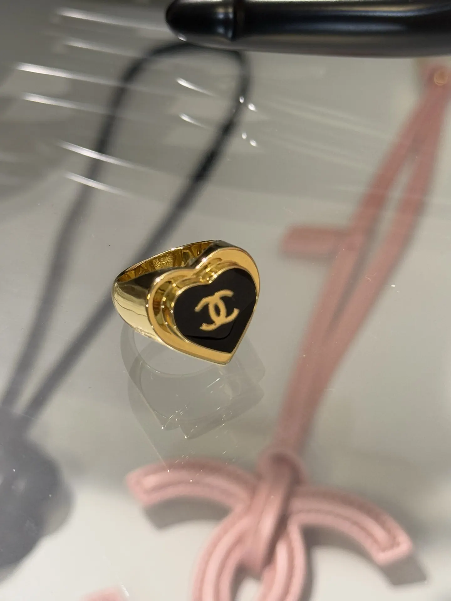 Chanel 黑色/金色 戒指