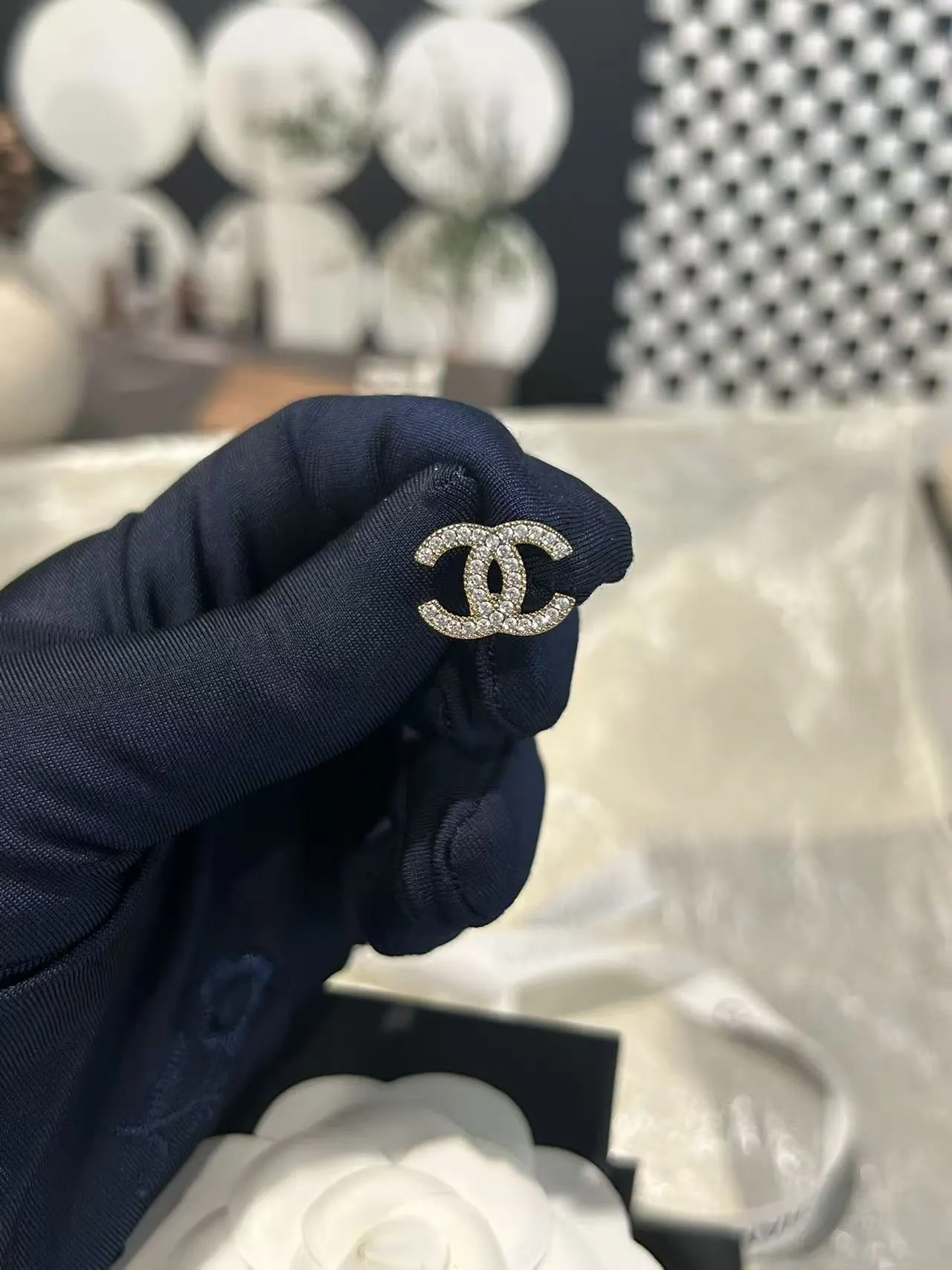 Chanel 银色 满钻 耳钉 小巧点缀 耳饰