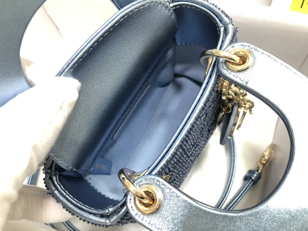 Dior Lady 白色 羊皮 收納包 旅行收納款(數字9) Dior Lady 白色 羊皮 收納包 旅行收納款(數字9)