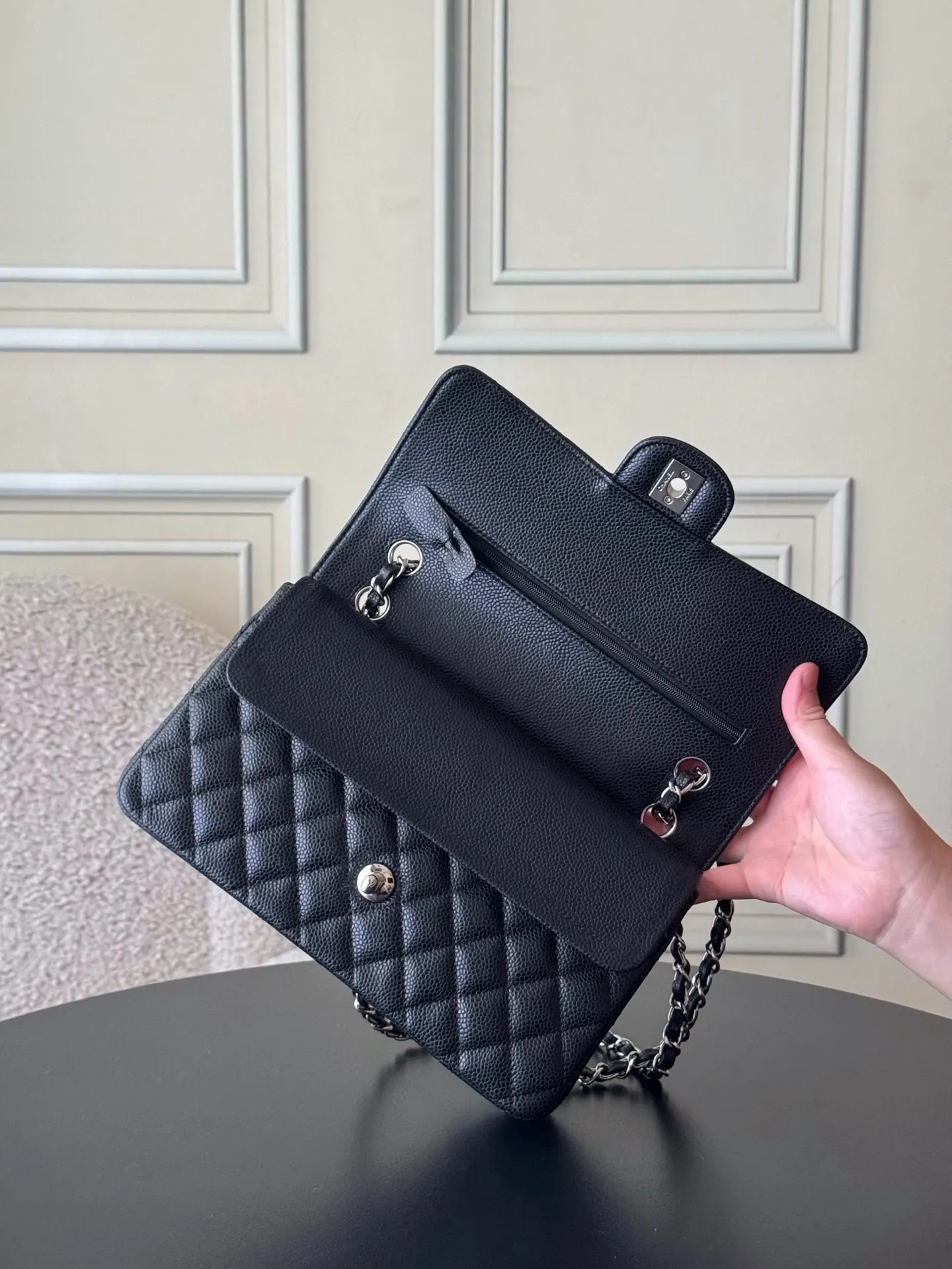 Chanel 深蓝色牛皮菱格链条包 金扣