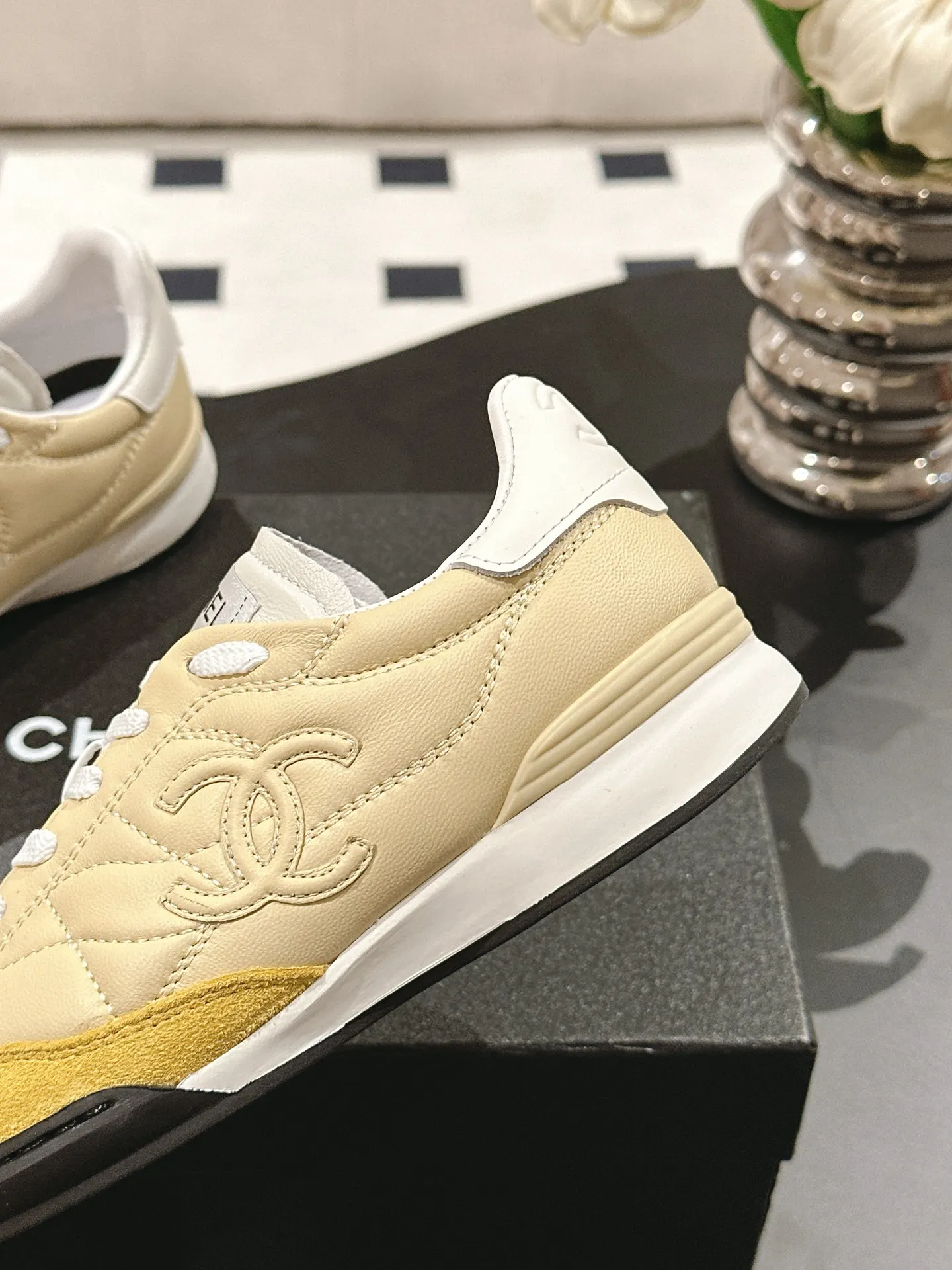 Chanel 白色/金色 皮革 运动鞋