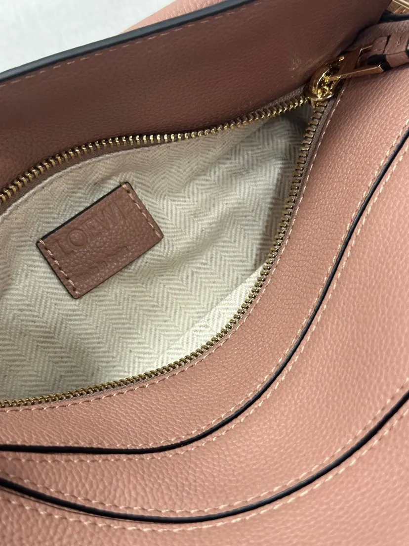 Loewe Puzzle 小牛皮 手拿包 精致手拿款