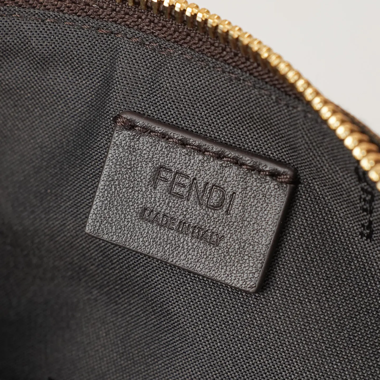 Fendi Baguette 手拿包 看似小巧实则超能装 经 腋下包 復古腋下背款