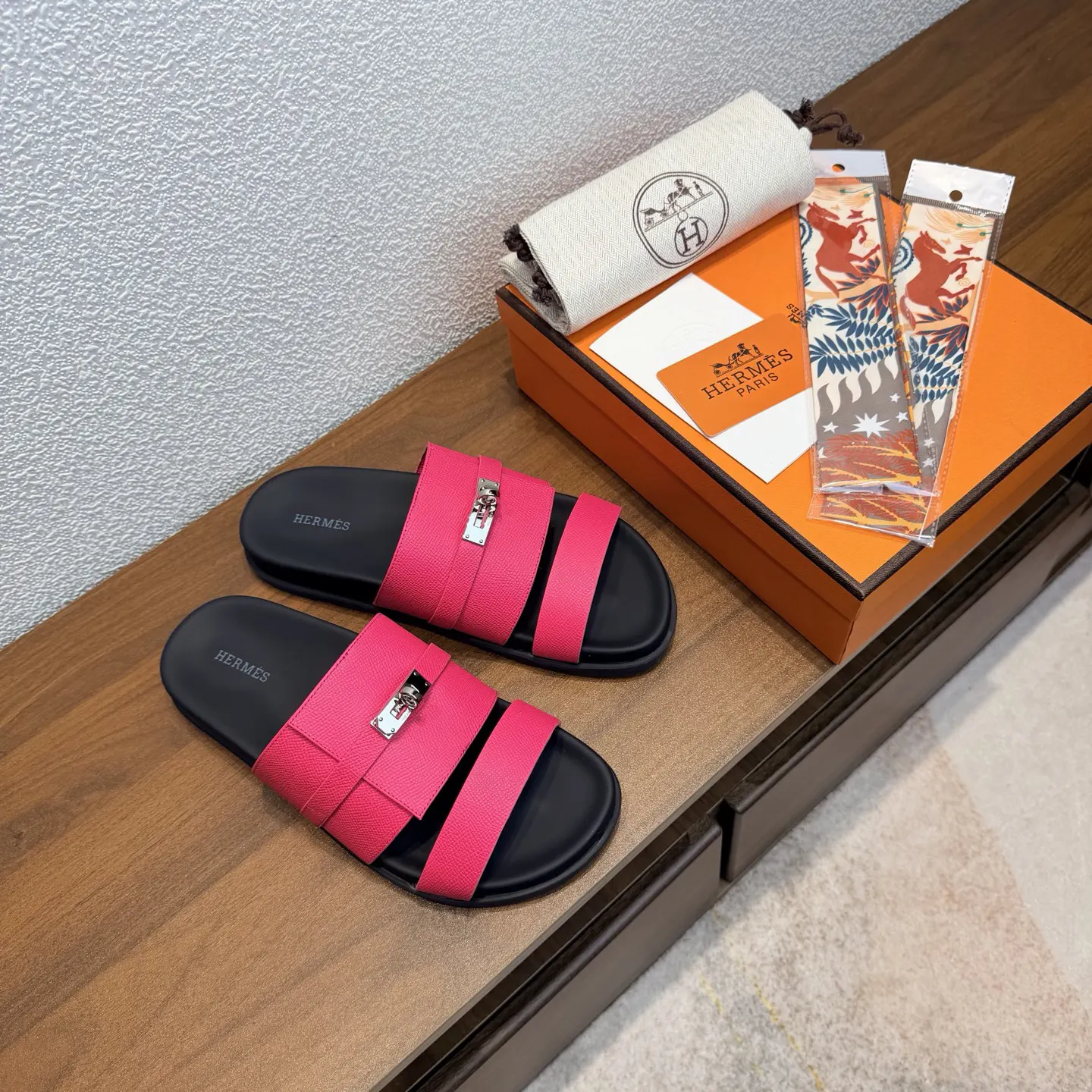 Hermès 经典 小牛皮 拖鞋 舒适