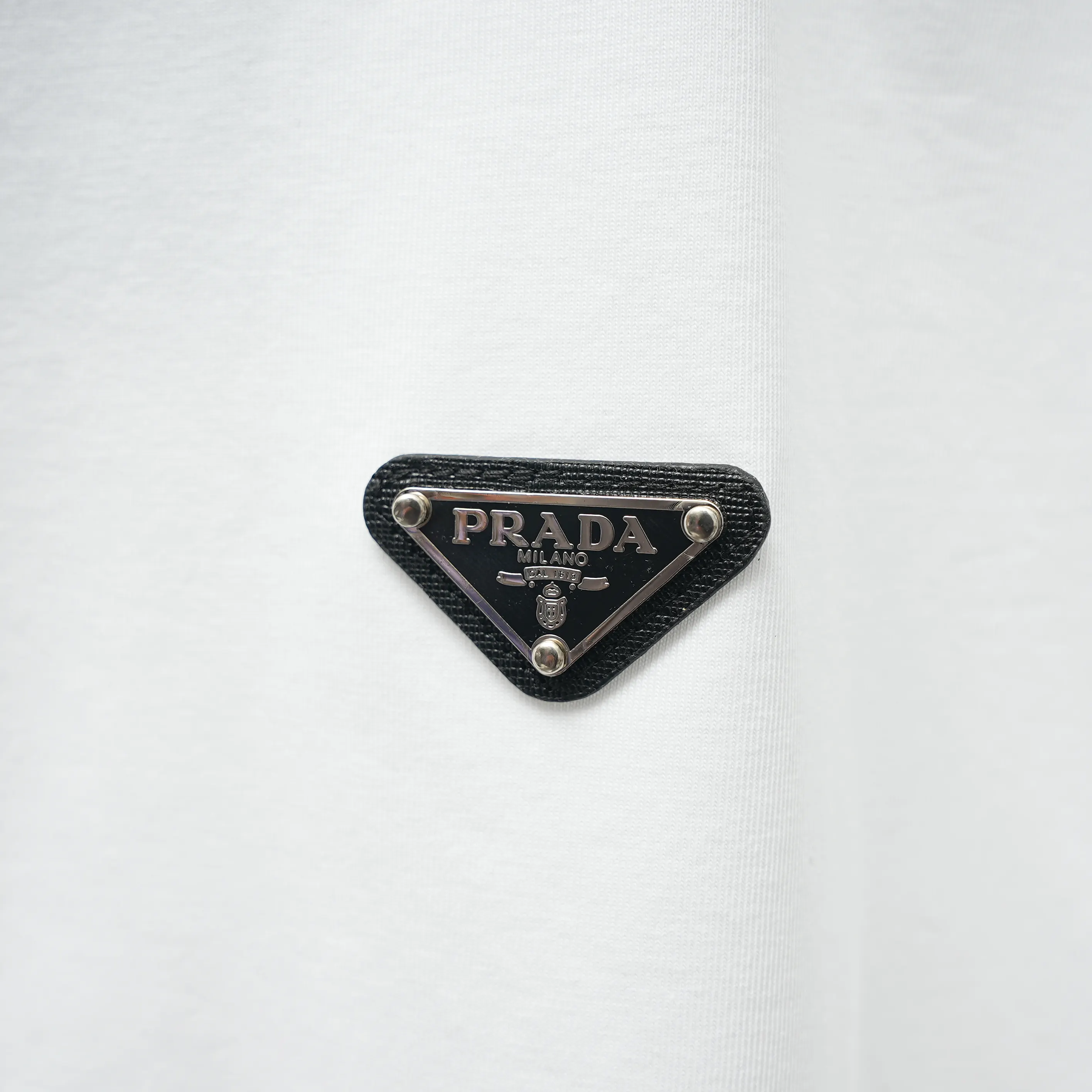 Prada 黑色/白色 三角標 T恤