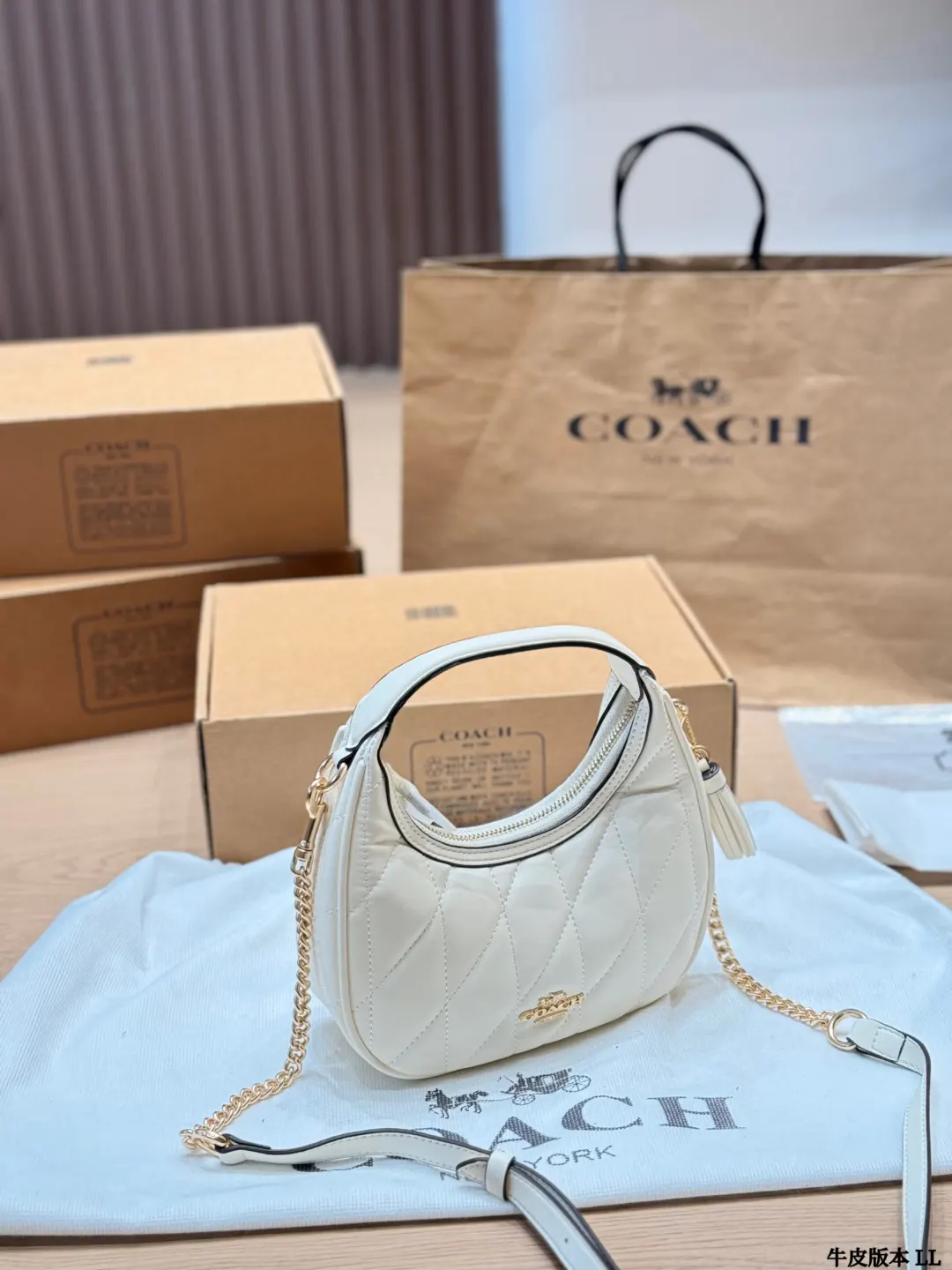 Coach 白色 奶白 牛皮 斜背包 輕便斜挎款