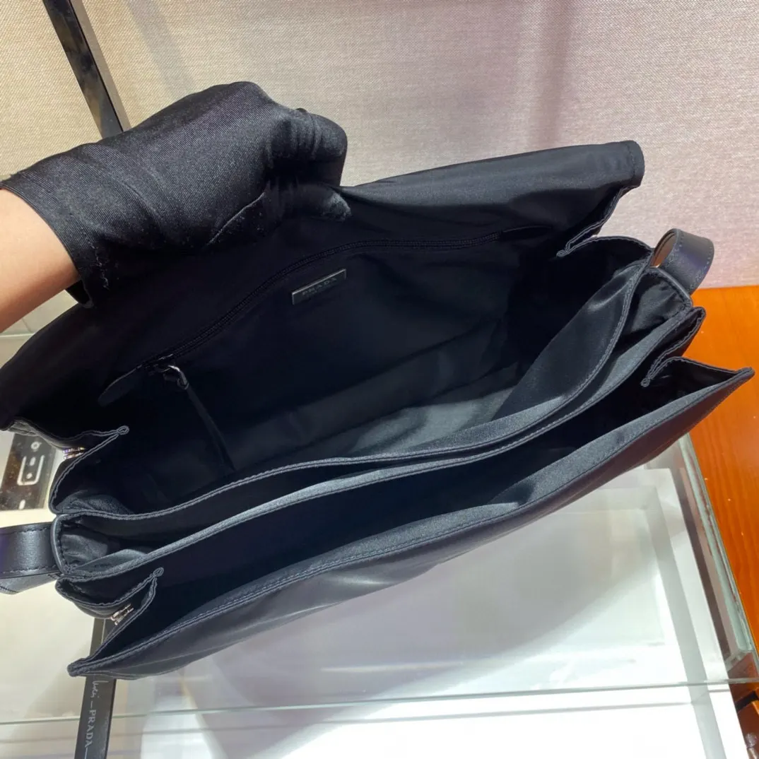PRADA Re-Nylon尼龙 皮革 邮差包 通勤百搭款