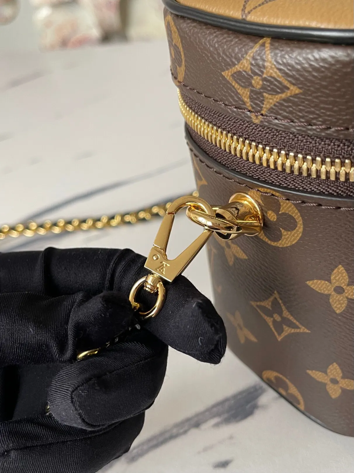 LV classic Monogram, chain bag, shoulder messenger model Image 6 LV classic Monogram, chain bag, shoulder messenger model Image 6