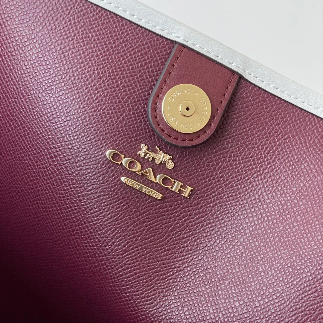 Coach 老花 帆布 新奥莱款双面托特包 的老花图案可以 大容量托特款