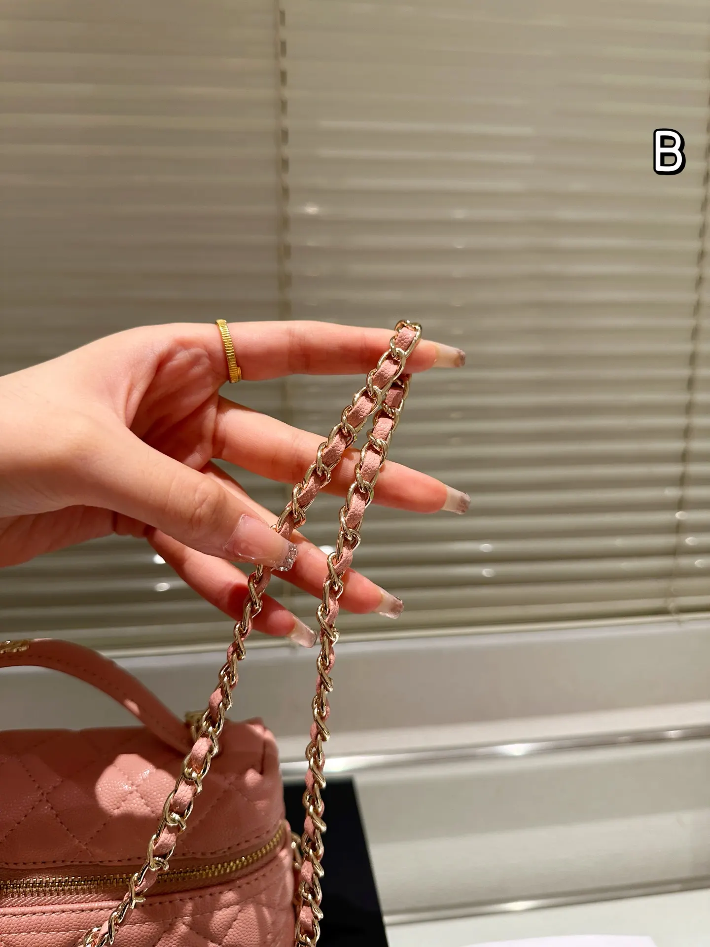 CHANEL 牛皮 挂件 手 斜挎包 轻便斜挎款