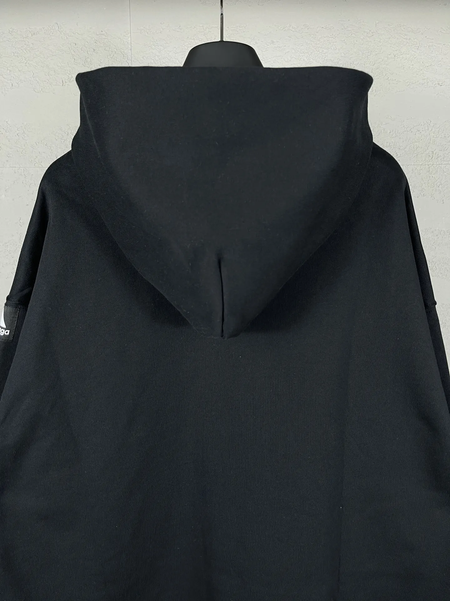 Balenciaga 聯名標識連帽衛衣 黑色(數字7) Balenciaga 聯名標識連帽衛衣 黑色(數字7)