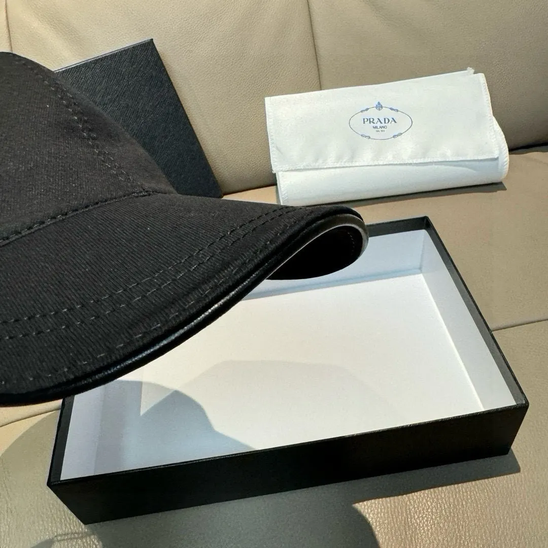 PRADA 牛皮 棉质 刺绣 帽子 精致搭配款