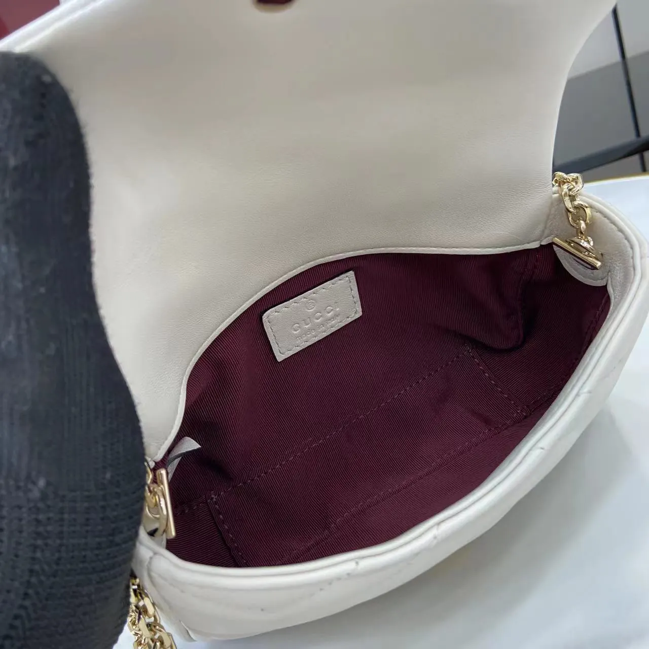White Silver Fashion Item Travel Image 9 White Silver Fashion Item Travel Image 9