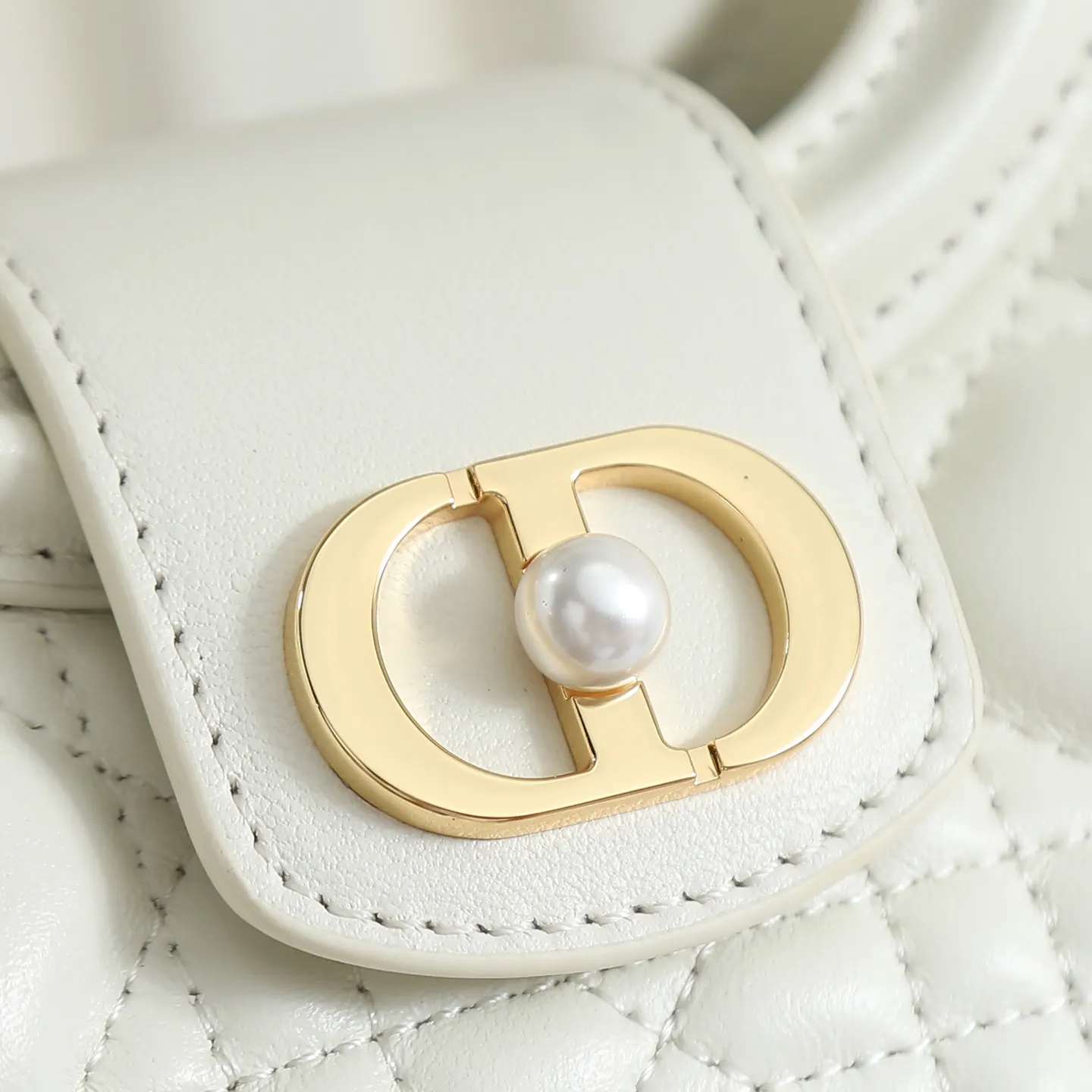 Dior 手提包 白色(數字5) Dior 手提包 白色(數字5)