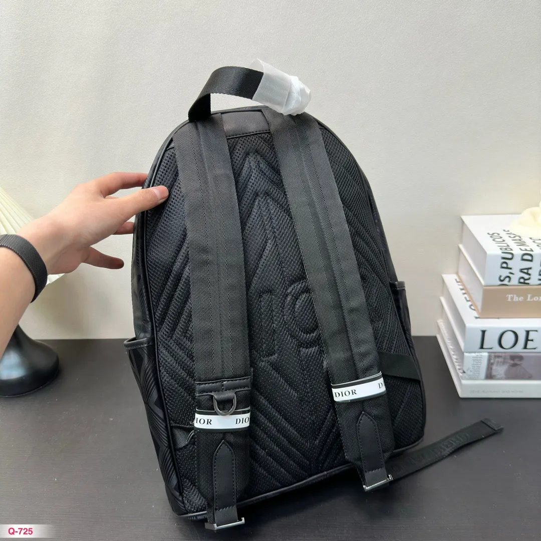 Dior 雙肩 男女背都好看 作为一只合格的 雙肩包 实用雙肩款