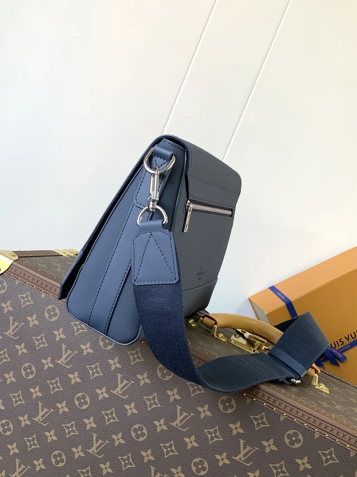 LV 黑色 藍色 牛皮 收納包 旅行收納款