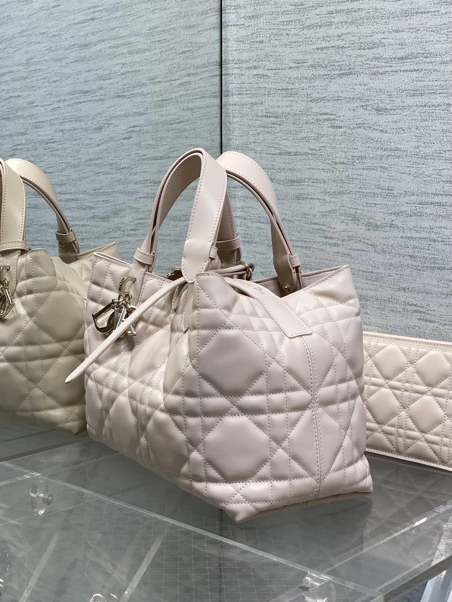 小牛皮 中号 Toujours系列秋冬最新粉 有点太美 收納包 旅行收納款