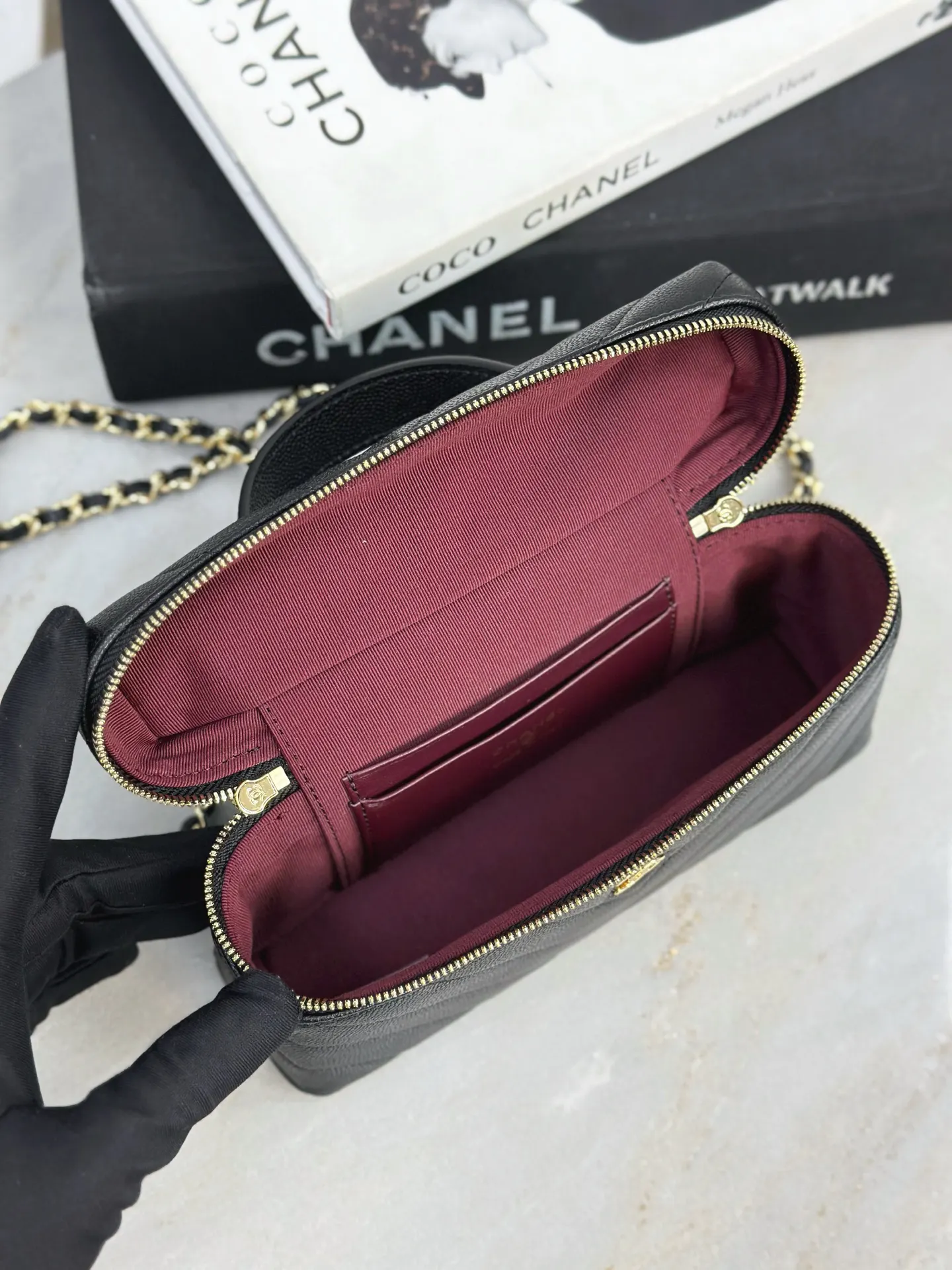 CHANEL 19 Bag 黑色荔枝纹牛皮链条包 翻盖款