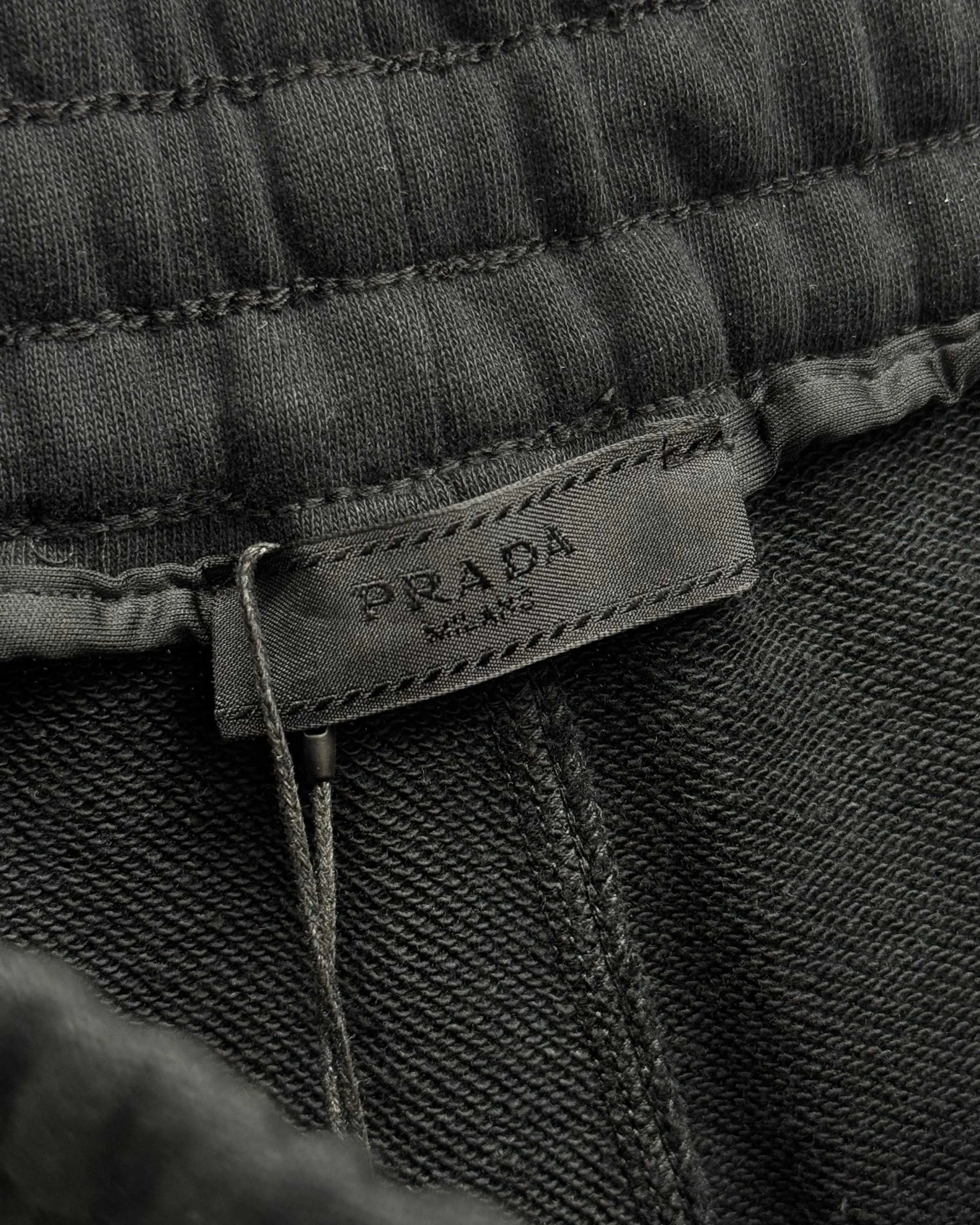 Prada 三角标 短裤