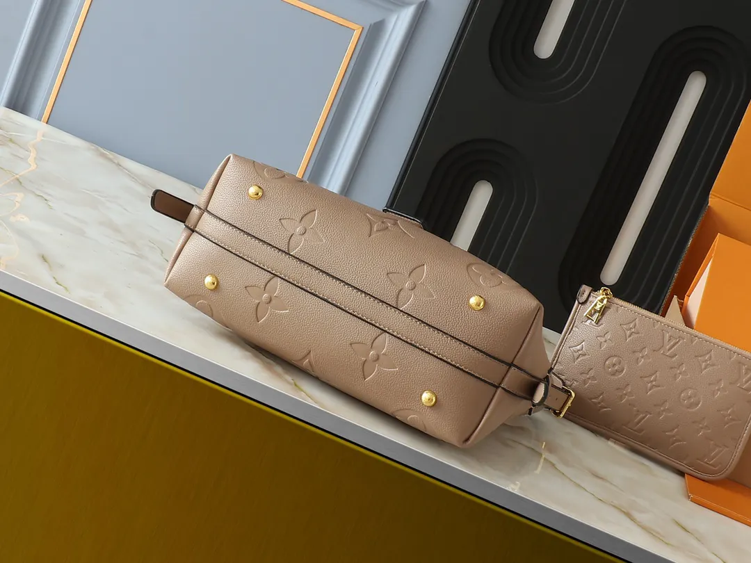 CarryAll Monogram 手拿包 精致手拿款