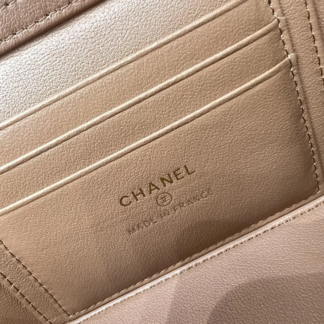 CHANEL 棕色小羊皮菱格链条包 金链翻盖款