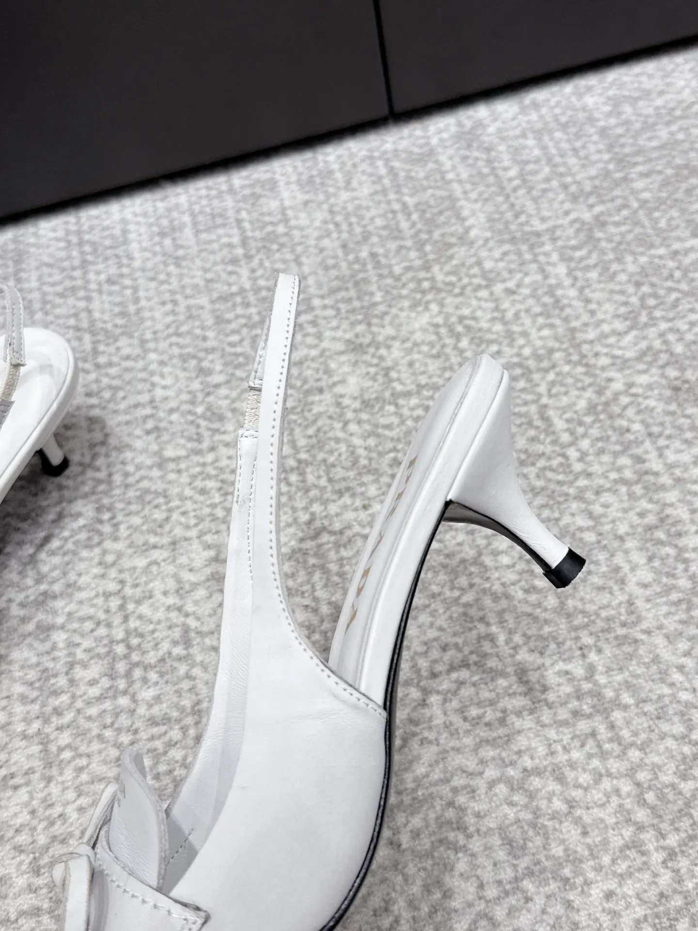 PRADA 牛皮 羊皮 休闲鞋 舒适百搭款