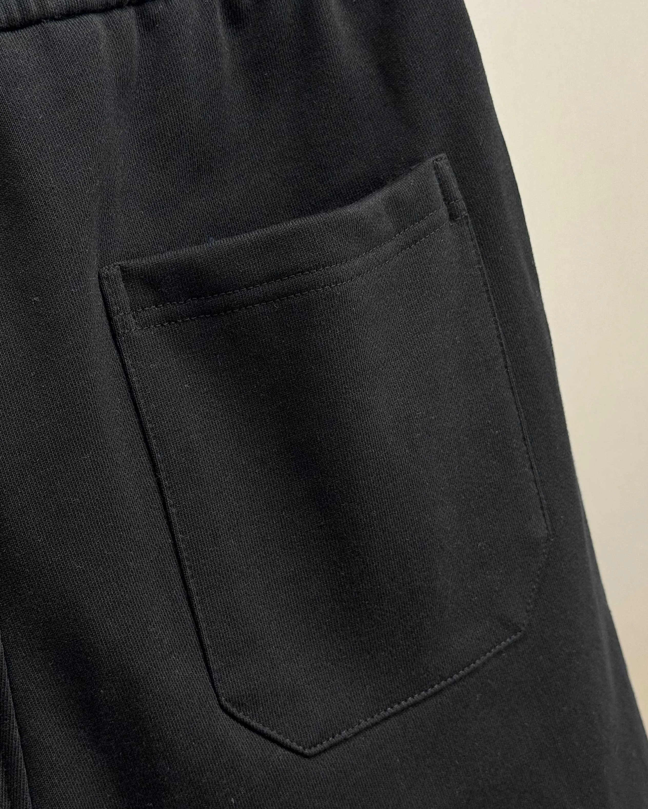 Prada 三角标 短裤