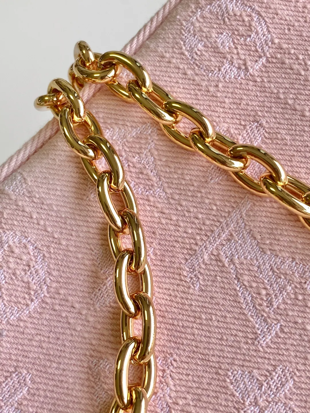 Louis Vuitton Pink Gold Chain Bag Leather