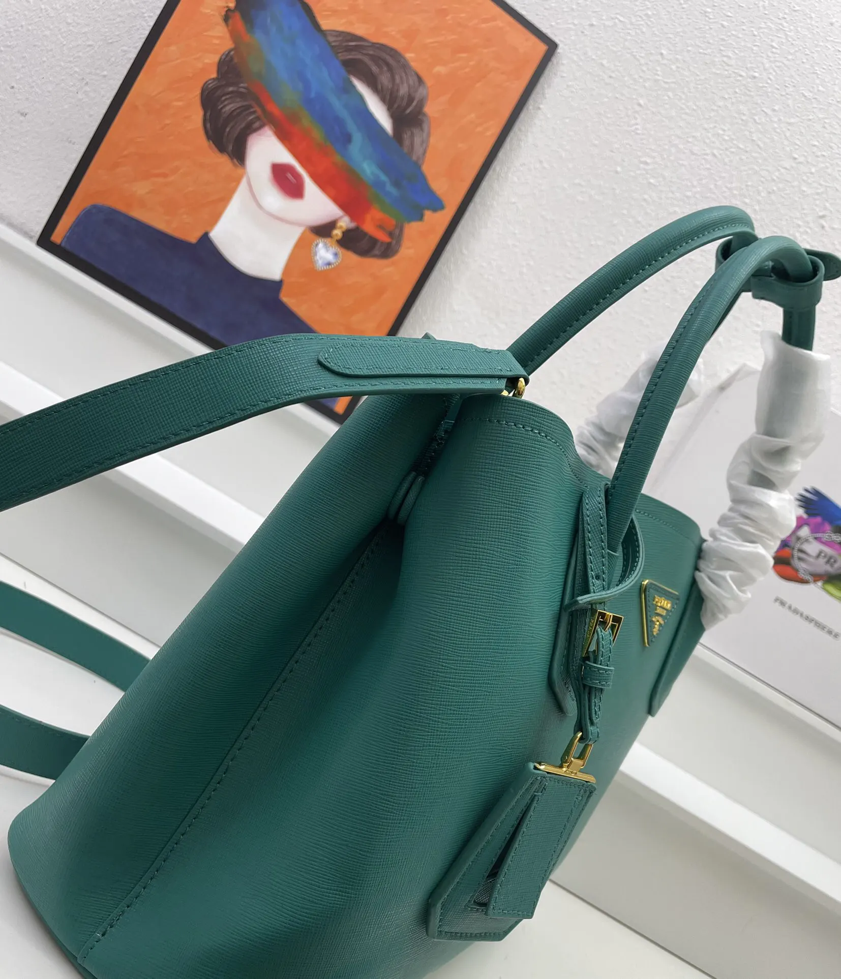 PRADA Saffiano十字纹牛皮 购物袋 轻便实用款