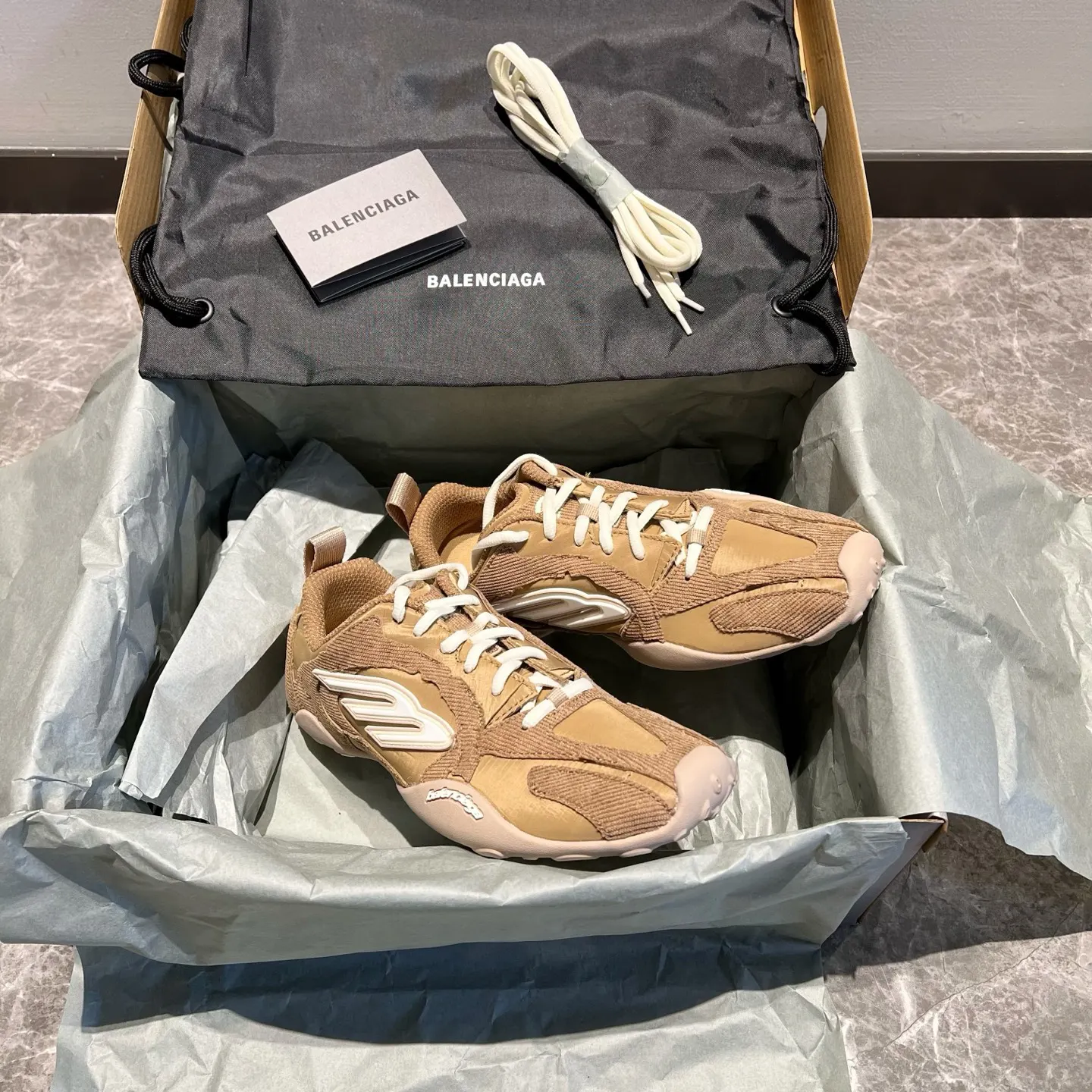 Balenciaga 單肩包 日常搭配