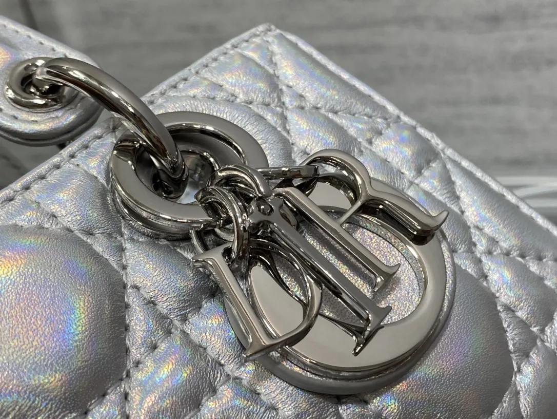 Dior 羊皮 復古时髦感超强 真是什么场合都可以把住 绝对是lad 鏈條包 精致鏈條款