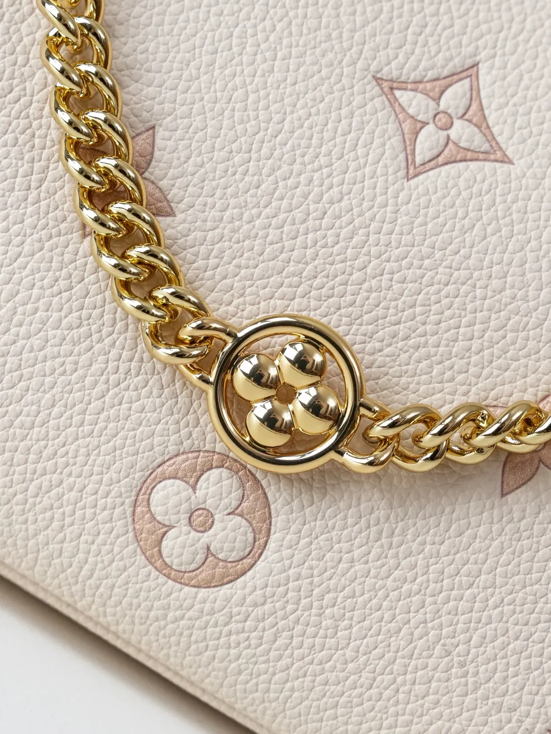 Louis Vuitton Chain Bag Leather Image 9 Louis Vuitton Chain Bag Leather Image 9