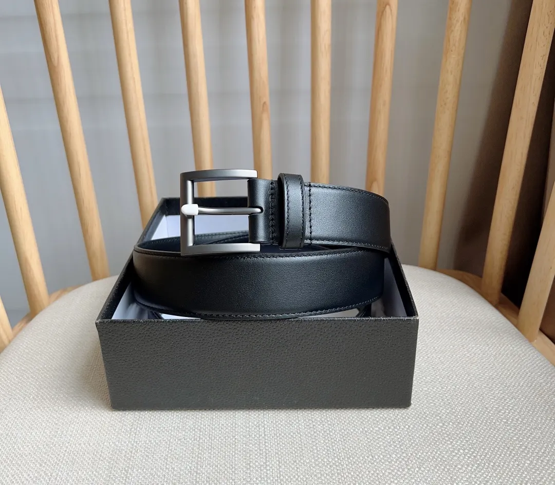 PRADA 皮革 腰带 通勤搭配款