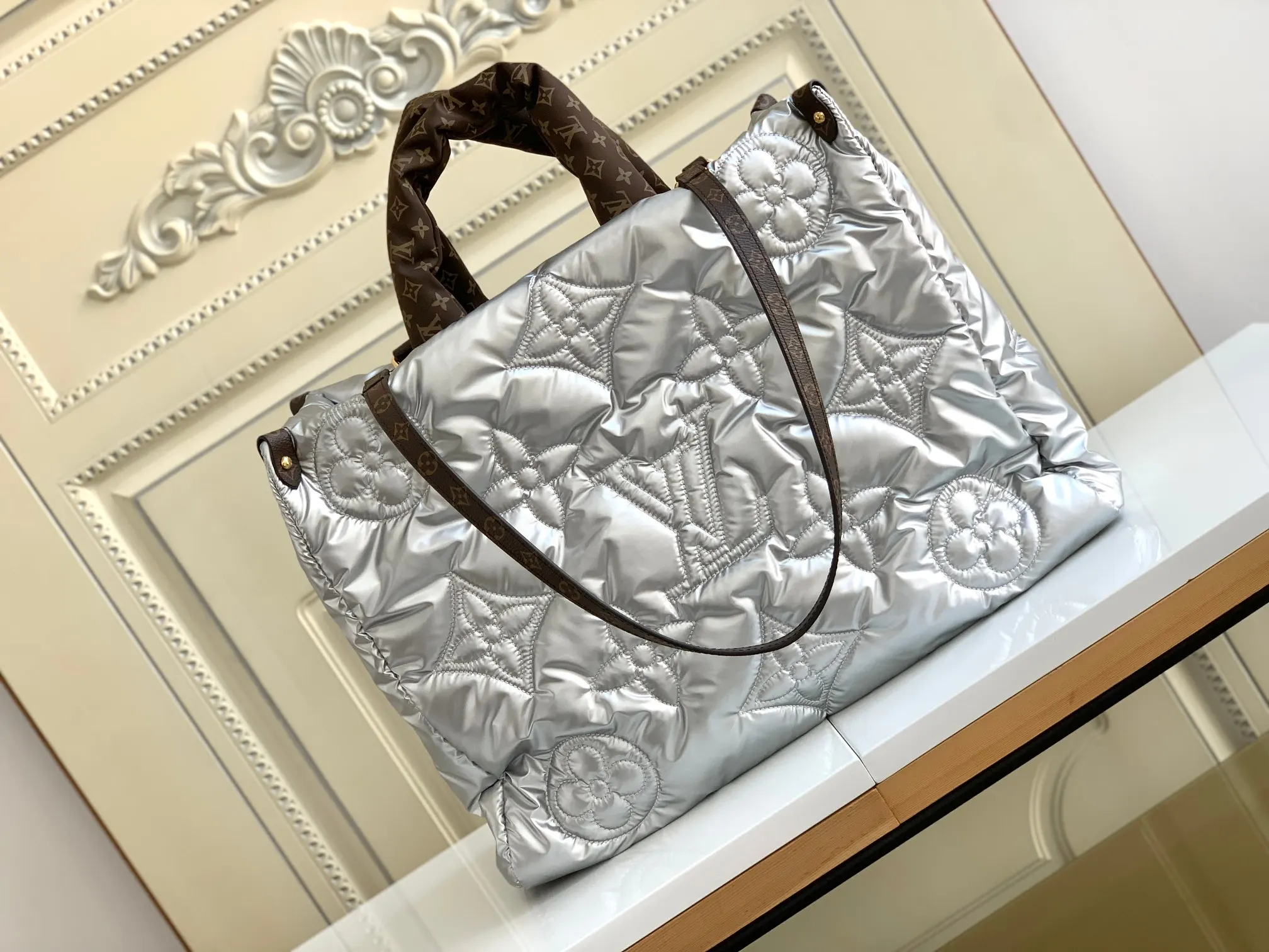 Louis Vuitton OnTheGo 棕色 老花 手提包