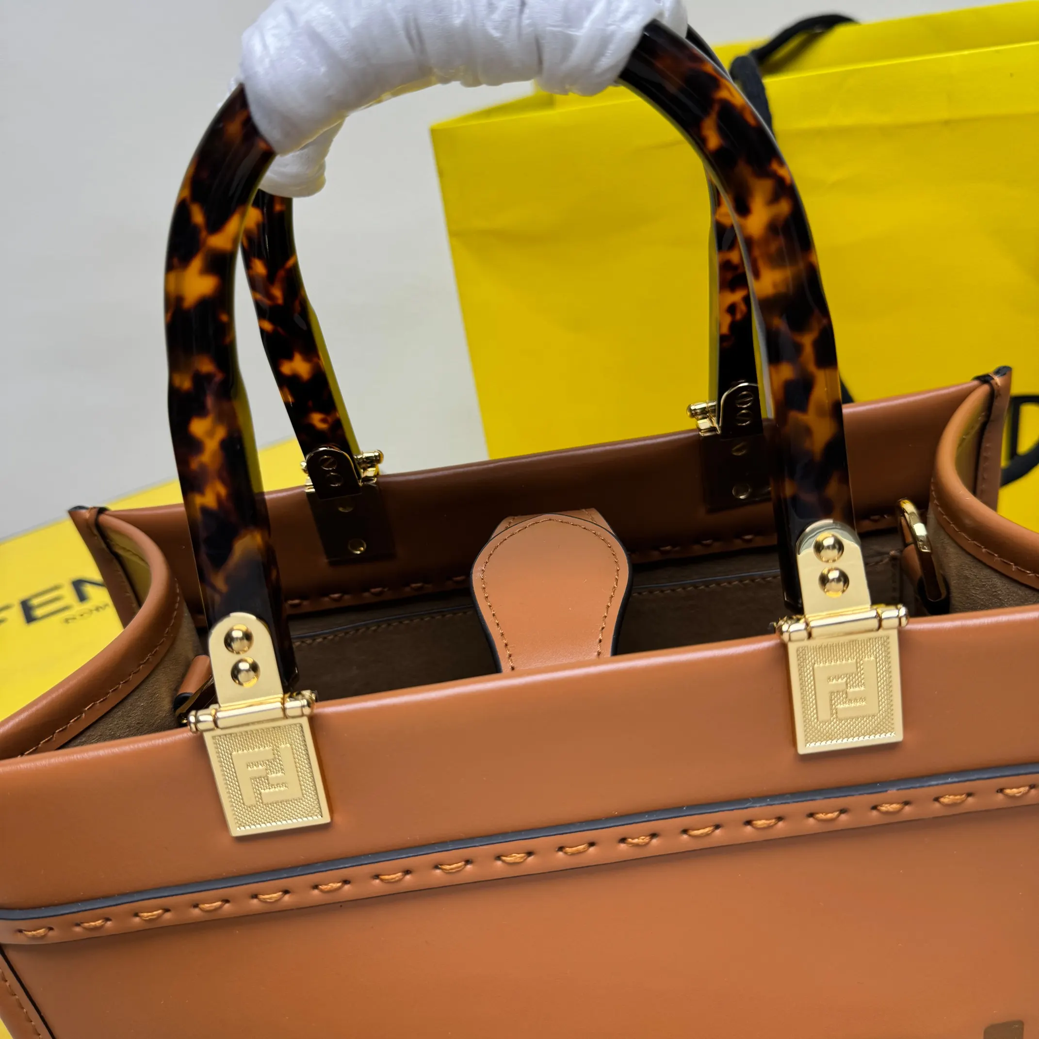Fendi 棕色 金色 皮革 手拿包 精致手拿款