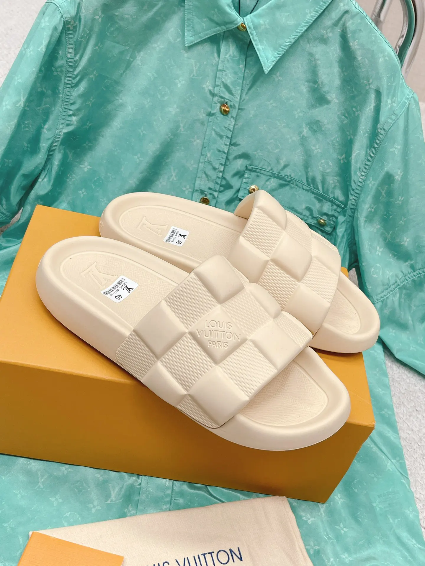 LV 厚底拖鞋 休閒百搭款(數字2) LV 厚底拖鞋 休閒百搭款(數字2)
